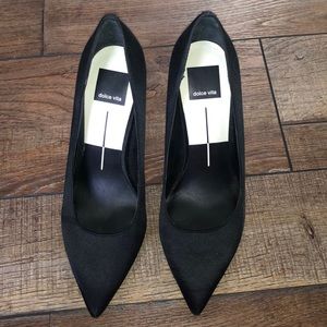 Dolce Vita satin pump